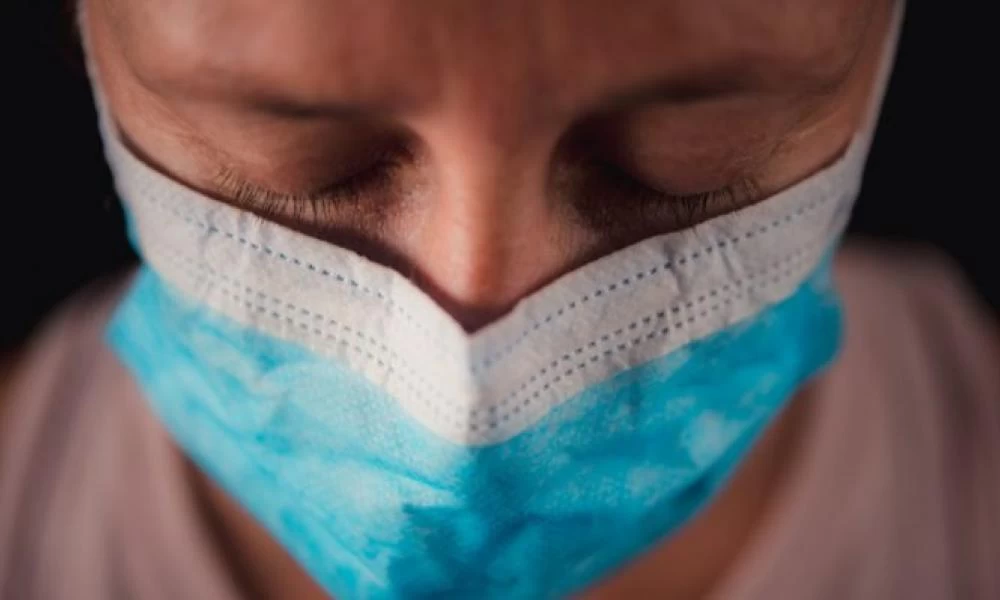 Έρευνα: Η ανοσμία και η αγευσία μπορεί να διαρκέσουν και πέντε μήνες